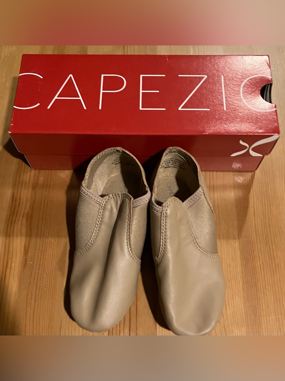 NEW In Box Capezio Kids E series Slip-On Jazz Dance Shoes Beige EJ2C Size 1M